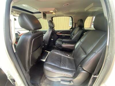 2011 Cadillac Escalade ESV Premium   - Photo 10 - Cahokia, IL 62206