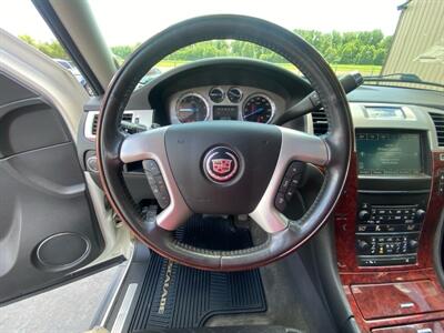 2011 Cadillac Escalade ESV Premium   - Photo 13 - Cahokia, IL 62206