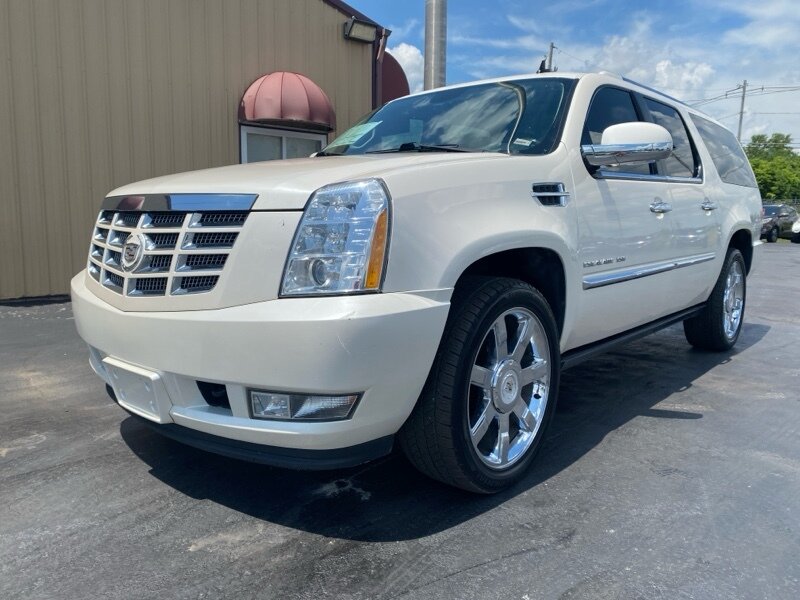 2011 Cadillac Escalade ESV Premium - Photo 1 - Cahokia, IL 62206