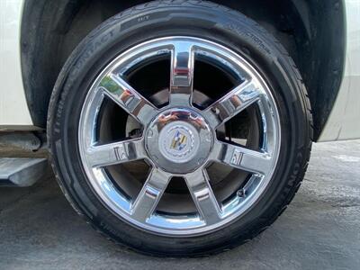 2011 Cadillac Escalade ESV Premium   - Photo 17 - Cahokia, IL 62206