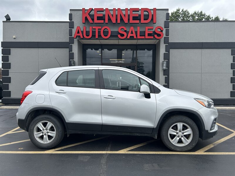 2018 Chevrolet Trax LS   - Photo 1 - Fairview Heights, IL 62208