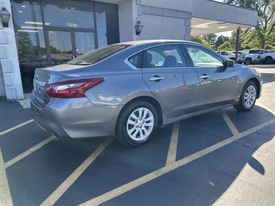 2018 Nissan Altima 2.5 S   - Photo 4 - Fairview Heights, IL 62208