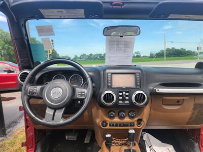 2012 Jeep Wrangler Unlimited Sahara   - Photo 6 - Cahokia, IL 62206