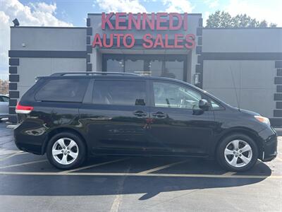 2014 Toyota Sienna LE 7-Passenger Auto Van