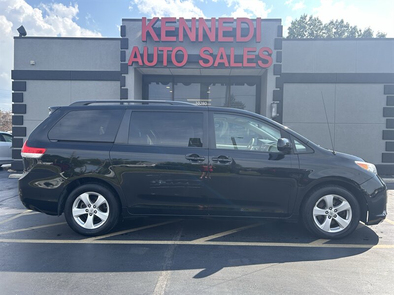 2014 Toyota Sienna LE 7-Passenger Auto   - Photo 1 - Fairview Heights, IL 62208