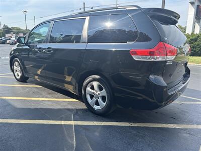 2014 Toyota Sienna LE 7-Passenger Auto - Photo 5 - Fairview Heights, IL 62208