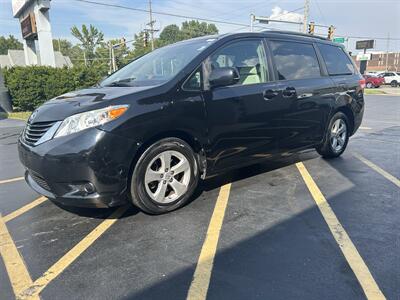 2014 Toyota Sienna LE 7-Passenger Auto - Photo 3 - Fairview Heights, IL 62208