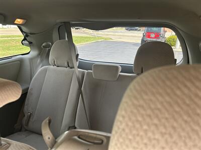 2014 Toyota Sienna LE 7-Passenger Auto - Photo 10 - Fairview Heights, IL 62208