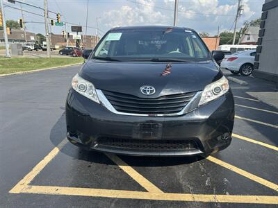 2014 Toyota Sienna LE 7-Passenger Auto - Photo 6 - Fairview Heights, IL 62208
