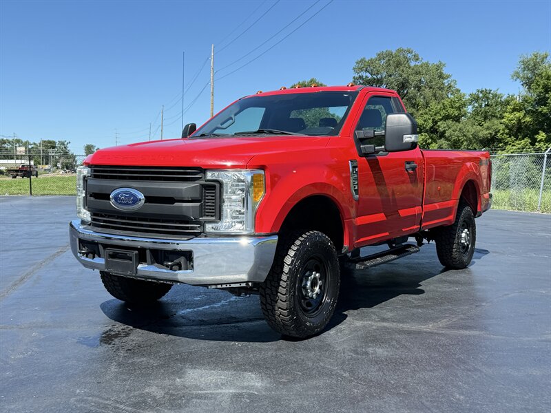 2017 Ford F-250 Super Duty XL   - Photo 1 - Cahokia, IL 62206