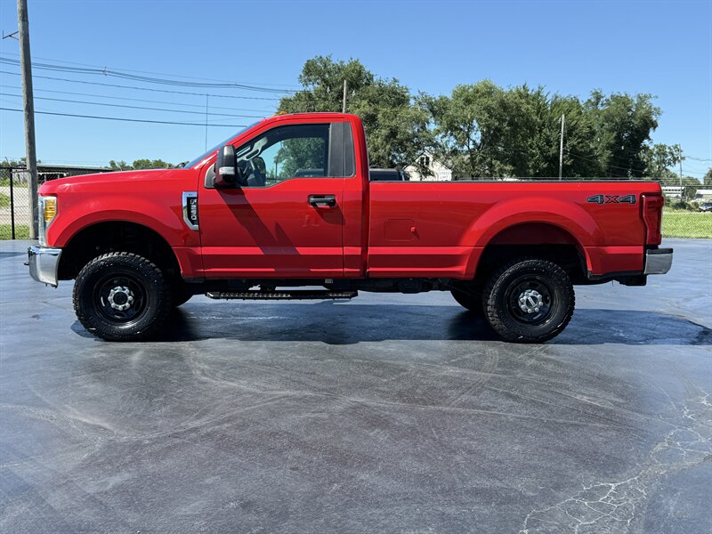 2017 Ford F-250 Super Duty XL - Photo 2 - Cahokia, IL 62206
