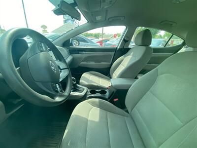 2019 Hyundai ELANTRA SEL   - Photo 4 - Belleville, IL 62226