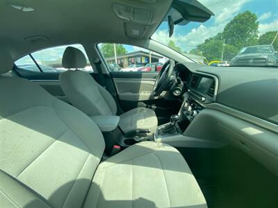 2019 Hyundai ELANTRA SEL   - Photo 5 - Belleville, IL 62226