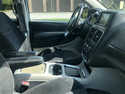 2014 Dodge Grand Caravan SXT   - Photo 5 - Belleville, IL 62226