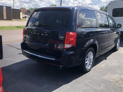 2014 Dodge Grand Caravan SXT   - Photo 4 - Belleville, IL 62226