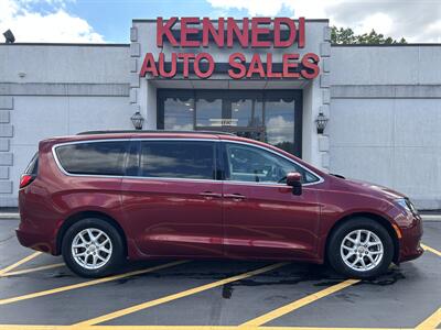 2020 Chrysler Voyager LXi   - Photo 1 - Fairview Heights, IL 62208