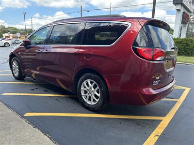 2020 Chrysler Voyager LXi   - Photo 5 - Fairview Heights, IL 62208