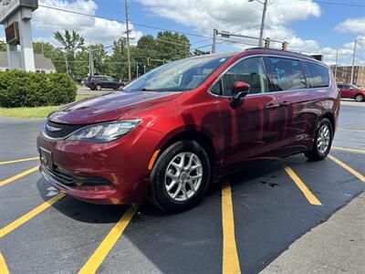 2020 Chrysler Voyager LXi   - Photo 3 - Fairview Heights, IL 62208