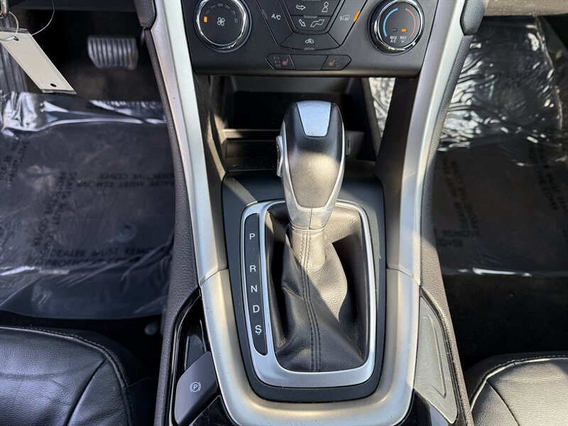 2015 Ford Fusion SE - Photo 12 - Cahokia, IL 62206