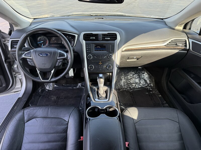 2015 Ford Fusion SE - Photo 10 - Cahokia, IL 62206