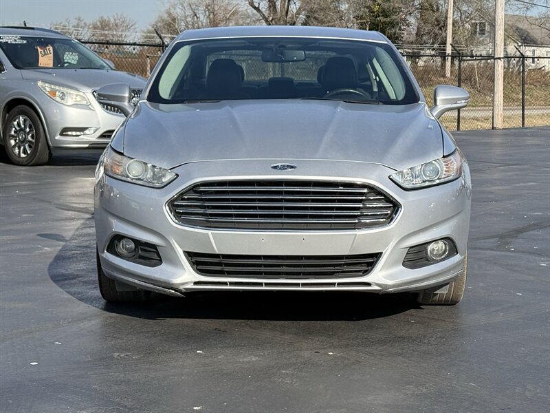 2015 Ford Fusion SE - Photo 2 - Cahokia, IL 62206