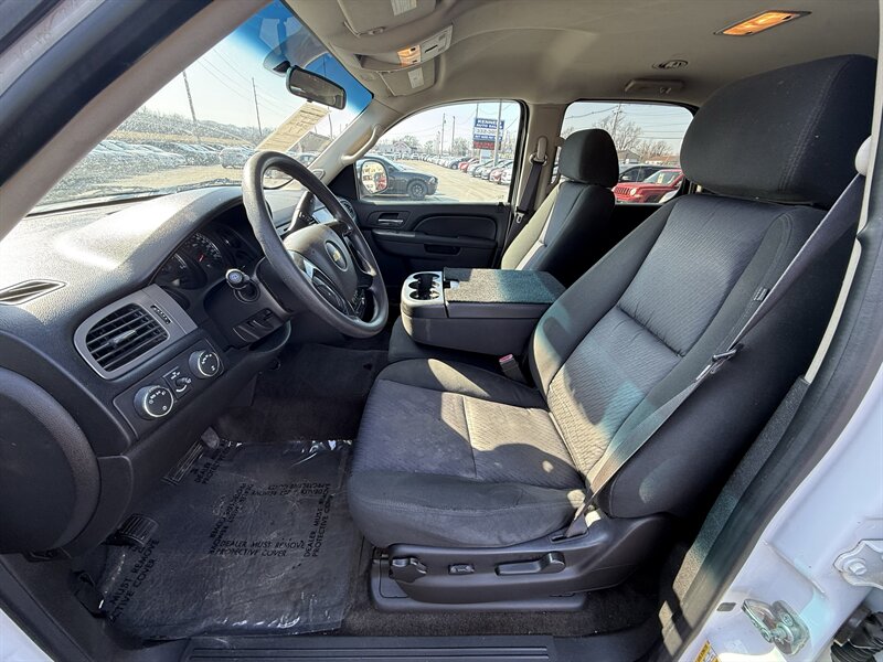 2013 Chevrolet Tahoe Special Service - Photo 8 - Cahokia, IL 62206