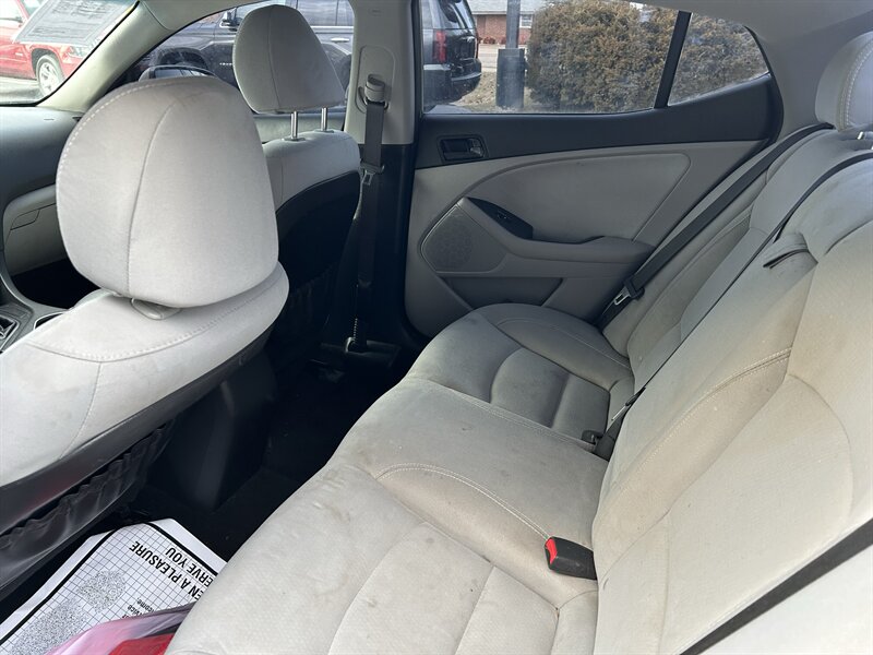 2014 Kia Optima LX - Photo 9 - Fairview Heights, IL 62208