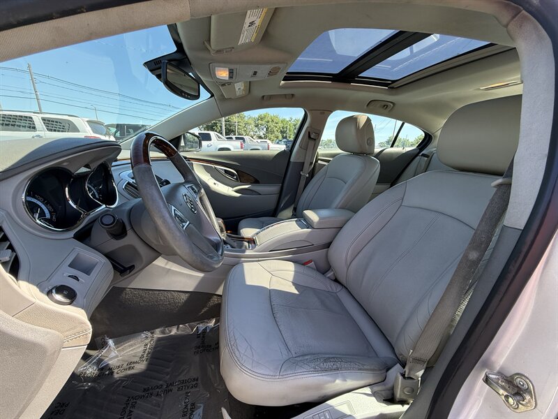 2010 Buick LaCrosse CXS - Photo 10 - Cahokia, IL 62206