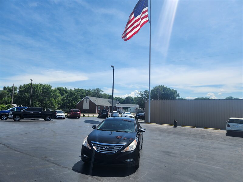 2011 Hyundai SONATA Limited - Photo 1 - Cahokia, IL 62206