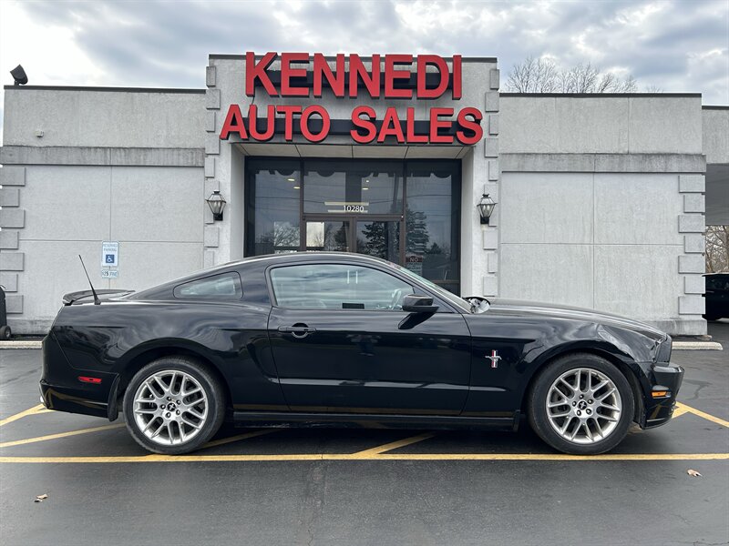 2014 Ford Mustang V6   - Photo 1 - Fairview Heights, IL 62208
