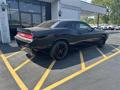 2014 Dodge Challenger SXT   - Photo 4 - Fairview Heights, IL 62208