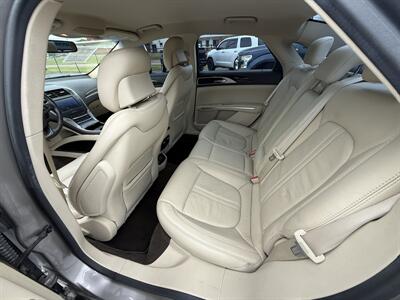 2015 Lincoln MKZ Hybrid   - Photo 10 - Cahokia, IL 62206