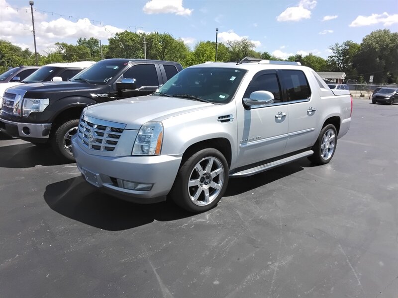 2012 Cadillac Escalade EXT Luxury   - Photo 1 - Cahokia, IL 62206