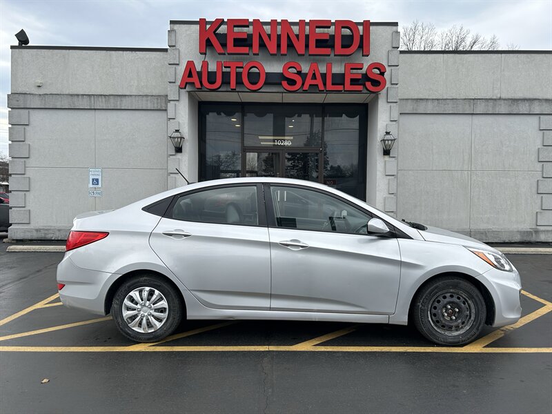 2017 Hyundai ACCENT SE   - Photo 1 - Fairview Heights, IL 62208