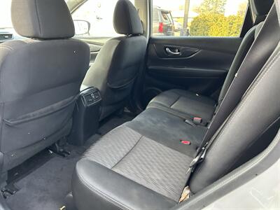 2017 Nissan Rogue S   - Photo 9 - Fairview Heights, IL 62208