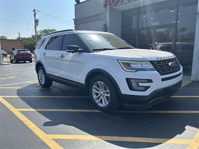 2017 Ford Explorer XLT   - Photo 2 - Fairview Heights, IL 62208