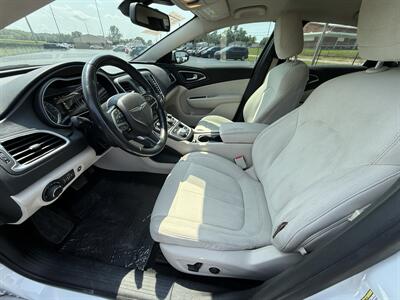 2015 Chrysler 200 Limited - Photo 9 - Cahokia, IL 62206