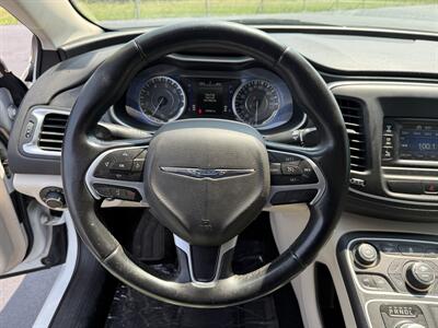 2015 Chrysler 200 Limited - Photo 13 - Cahokia, IL 62206