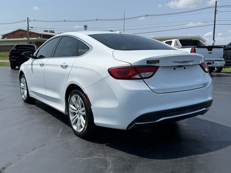 2015 Chrysler 200 Limited - Photo 4 - Cahokia, IL 62206