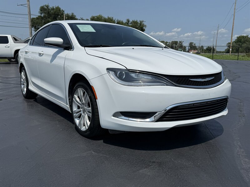 2015 Chrysler 200 Limited - Photo 5 - Cahokia, IL 62206