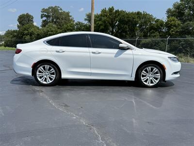 2015 Chrysler 200 Limited - Photo 6 - Cahokia, IL 62206