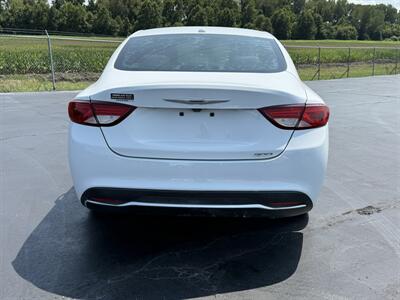 2015 Chrysler 200 Limited - Photo 8 - Cahokia, IL 62206