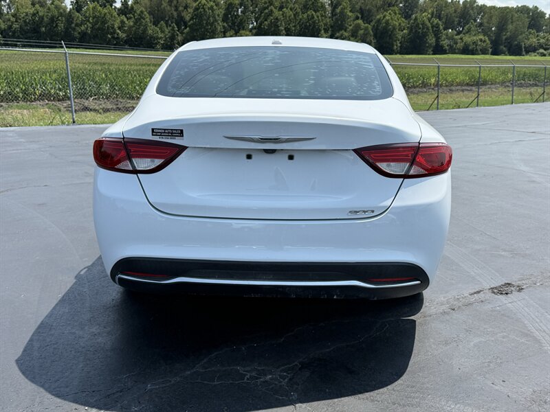 2015 Chrysler 200 Limited - Photo 8 - Cahokia, IL 62206