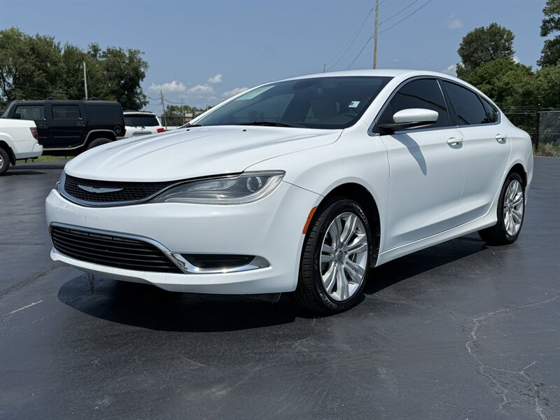 2015 Chrysler 200 Limited   - Photo 1 - Cahokia, IL 62206