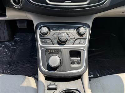 2015 Chrysler 200 Limited - Photo 15 - Cahokia, IL 62206