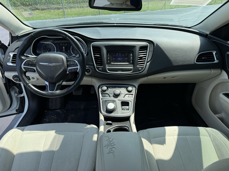 2015 Chrysler 200 Limited - Photo 12 - Cahokia, IL 62206