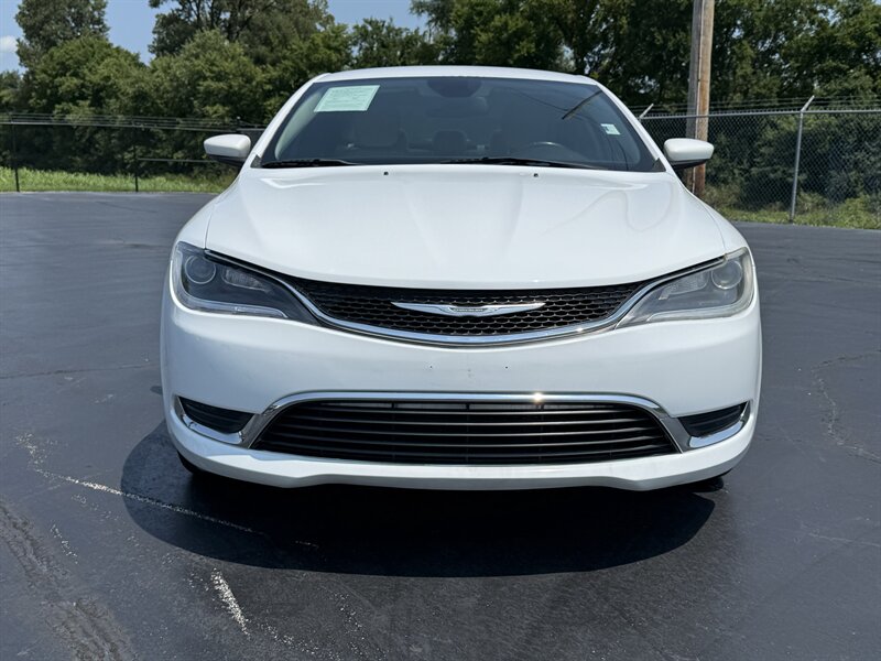 2015 Chrysler 200 Limited - Photo 2 - Cahokia, IL 62206