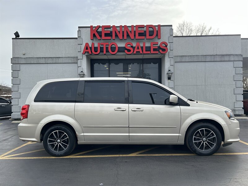 2015 Dodge Grand Caravan R/T's photo