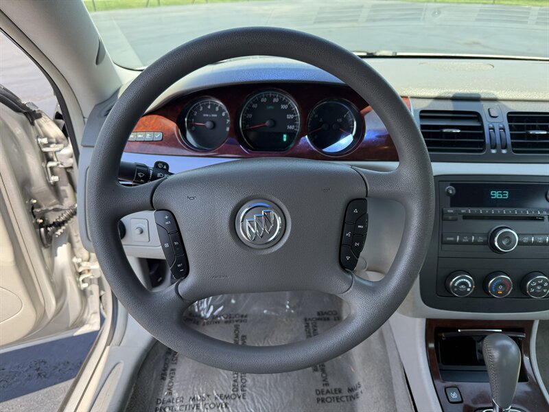 2007 Buick Lucerne CX - Photo 13 - Cahokia, IL 62206