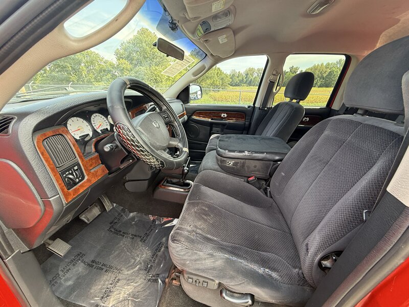 2005 Dodge Ram 1500 SLT 4dr Quad Cab SLT - Photo 9 - Cahokia, IL 62206